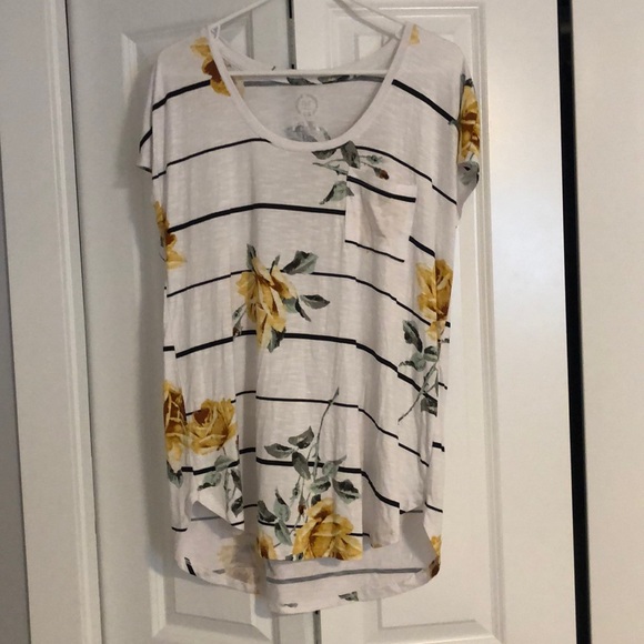 Maurices Tops - Short sleeve maurices shirt!